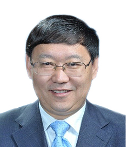 大会主席：康飞宇